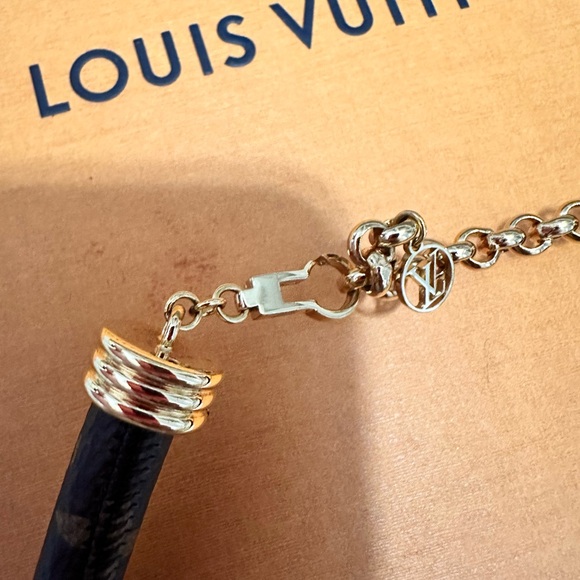 LV 🍁wild strass necklace new never used with box collectors piece - Picture 6 of 8